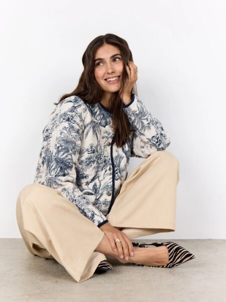 carli-3-cazadora-acolchado-ligero-hojas-soyaconcept-marieta-tienda-ropa-valencia-1.jpg