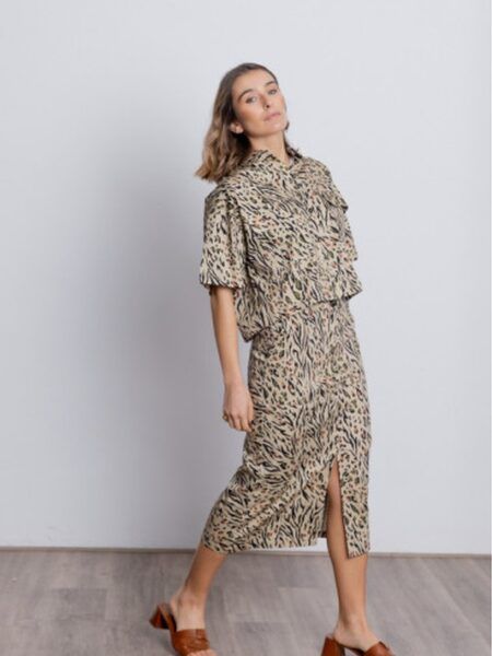f-labarra-animal-d-falda-midi-animal-print-bmbco-marieta-tienda-ropa-valencia-1.jpg