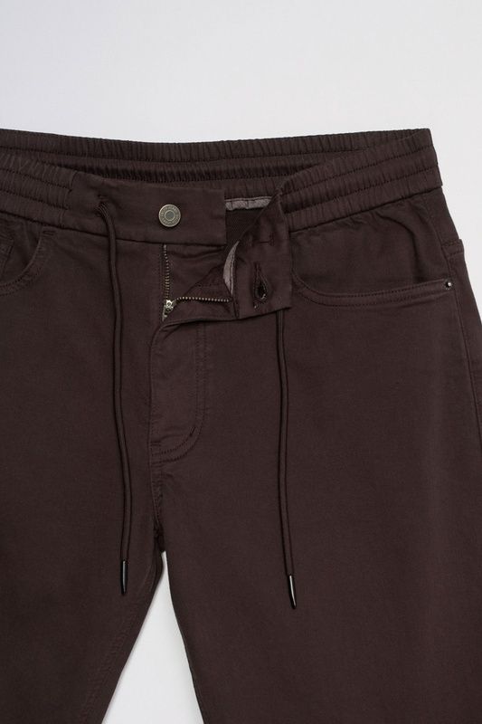 21008479-i26-vaquero-jogger-color-salsa-tienda-ropa-valencia-5.jpg