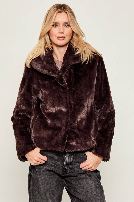 w0bl0n-wdch0-i26-chaqueton-corto-pelo-guess-marieta-tienda-ropa-valencia-1.jpg