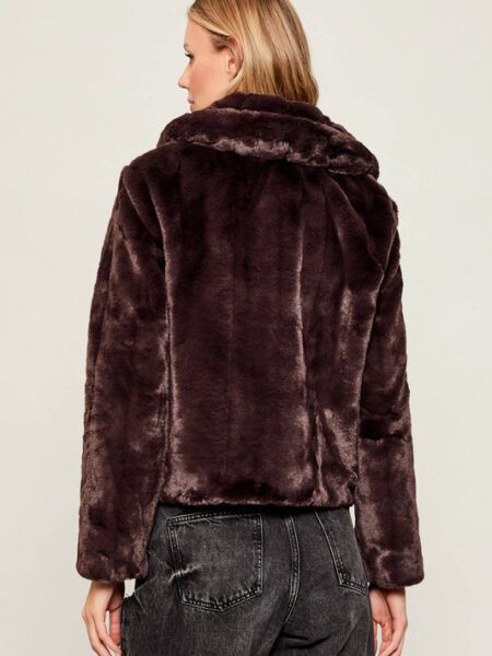 w0bl0n-wdch0-i26-chaqueton-corto-pelo-guess-marieta-tienda-ropa-valencia-2.jpg