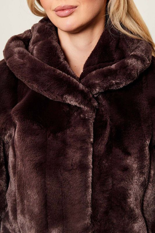 w0bl0n-wdch0-i26-chaqueton-corto-pelo-guess-marieta-tienda-ropa-valencia-3.jpg