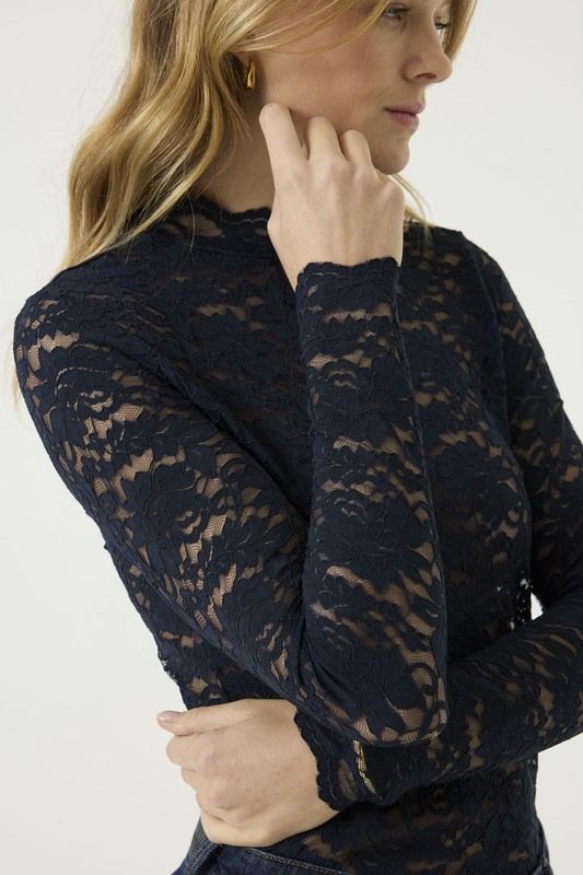 z0075-camiseta-encaje-garcia-marieta-tienda-ropa-valencia-3.jpg
