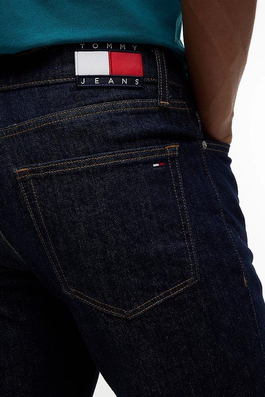DM0DM22187-vaquero-ryan-recto-tommy-jeans-marieta-tienda-ropa-valencia-3.jpg