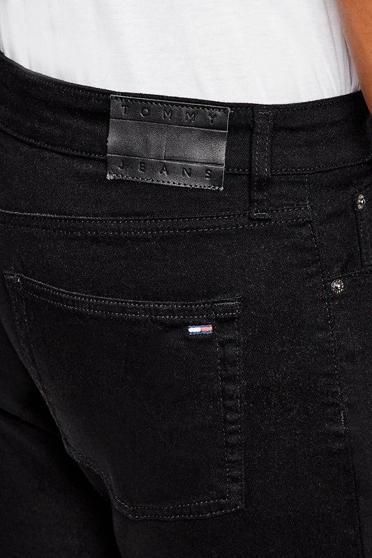 DM0DM23478-vaquero-scanton-negro-tommy-jeans-marieta-tienda-ropa-valencia-5.jpg