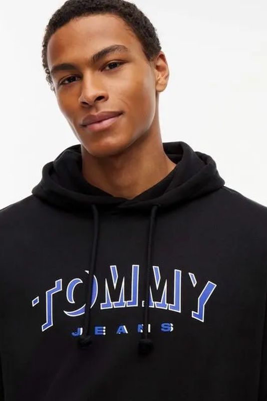 DM0DM23582-sudadera-capucha-logo-tommy-jeans-marieta-tienda-ropa-valencia-2.jpg
