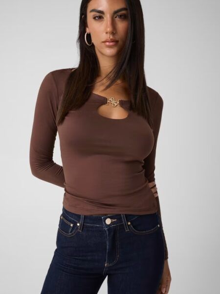 W6BP27K6288-camiseta-lisa-hebilla-guess-marieta-tienda-ropa-valencia-1.jpg