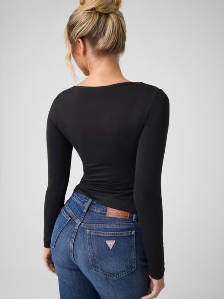 W6BP27K6288-camiseta-lisa-hebilla-guess-marieta-tienda-ropa-valencia-5.jpg