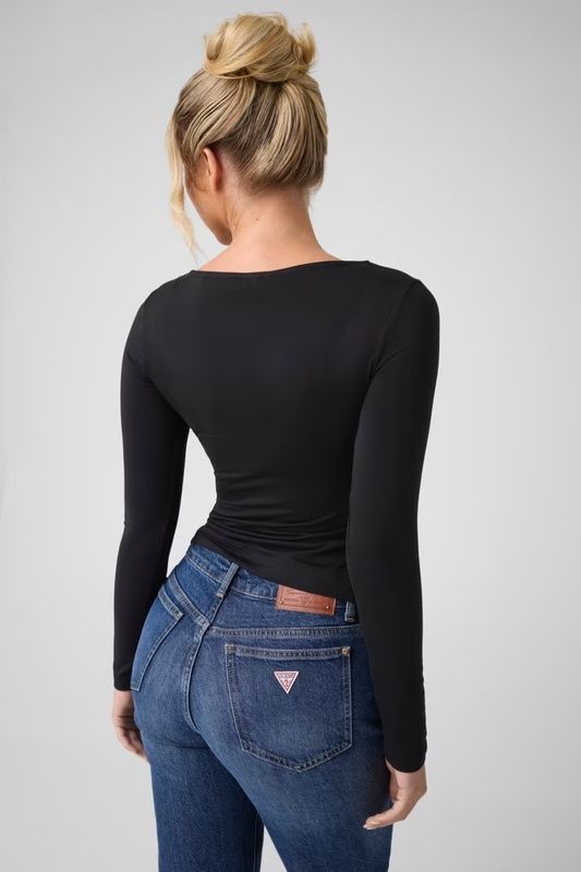 W6BP27K6288-camiseta-lisa-hebilla-guess-marieta-tienda-ropa-valencia-5.jpg