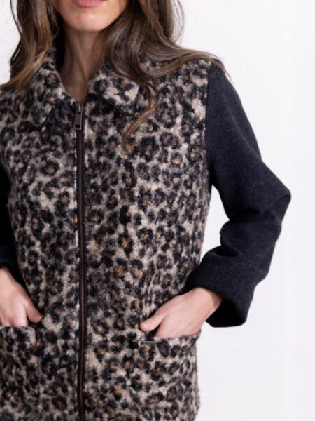 cha-tenese-guepard-chaqueta-corta-animal-print-bmb-co-marieta-tienda-ropa-valencia-2.jpg