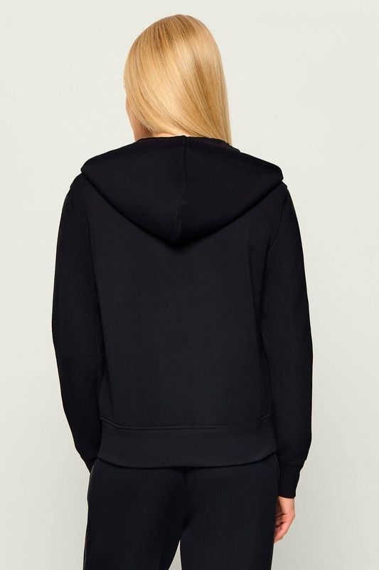 w6bq12-k6058-chaqueta-chandal-brillo-guess-marieta-tienda-ropa-valencia-3.jpg